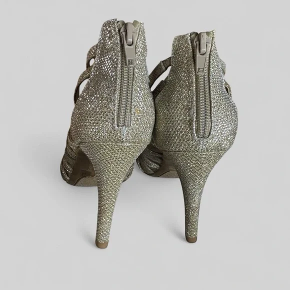 🔥CLEAR OUT🔥 Fergalicious by Fergie Gold Hattie Heels - Picture 7 of 9